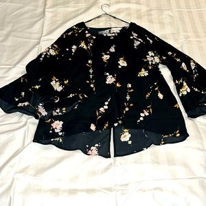 Lauren Conrad Petal sleeve blouse. Large